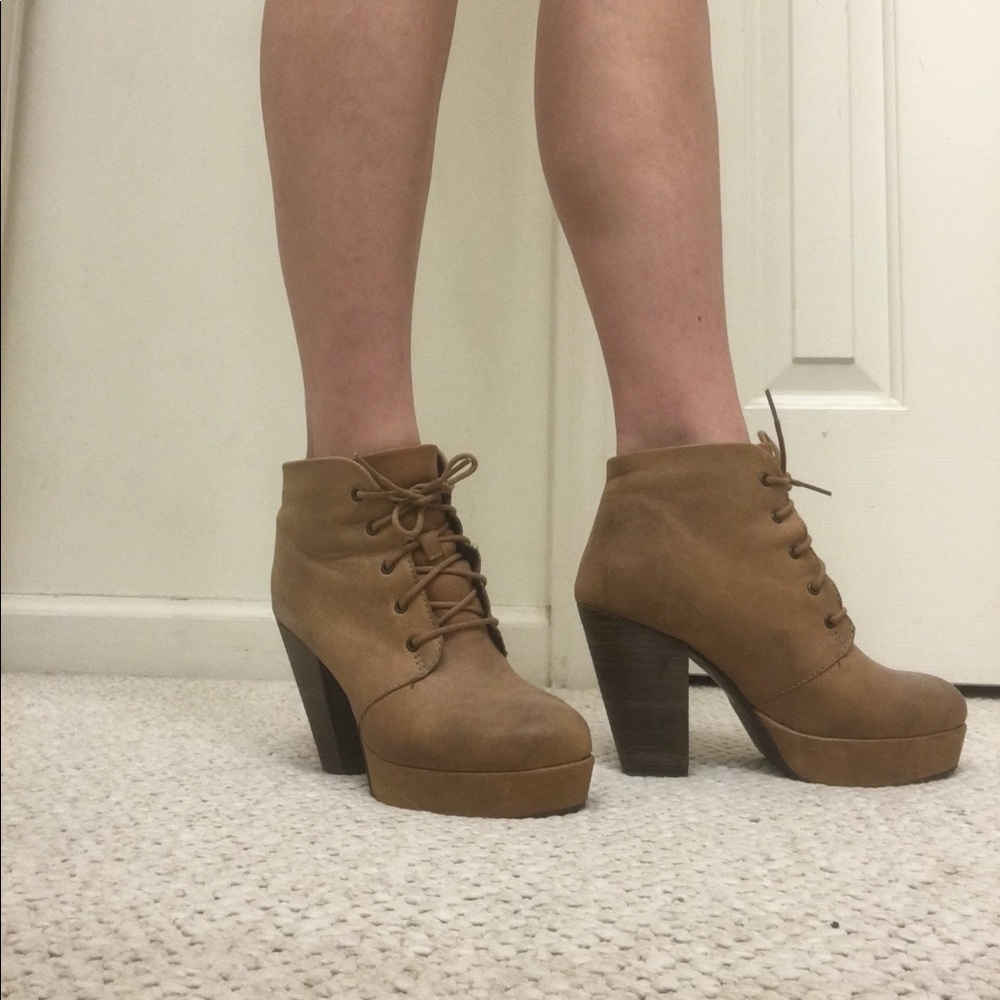Steve Madden lace up ankle boot